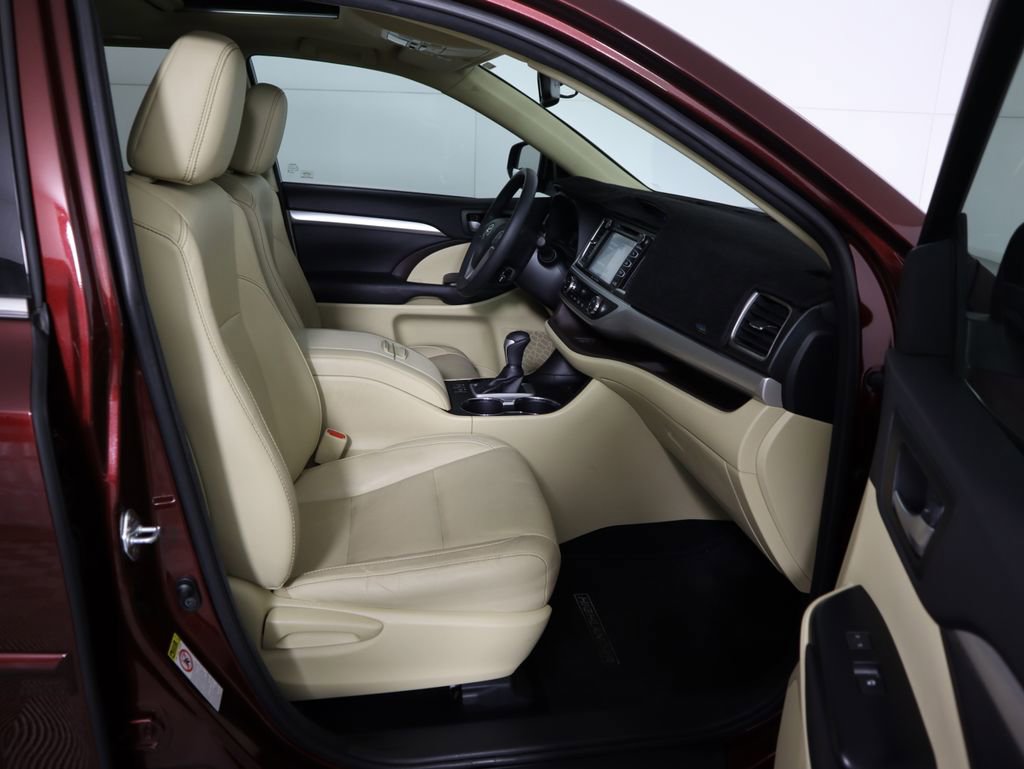 Used 2016 Toyota Highlander XLE image 20