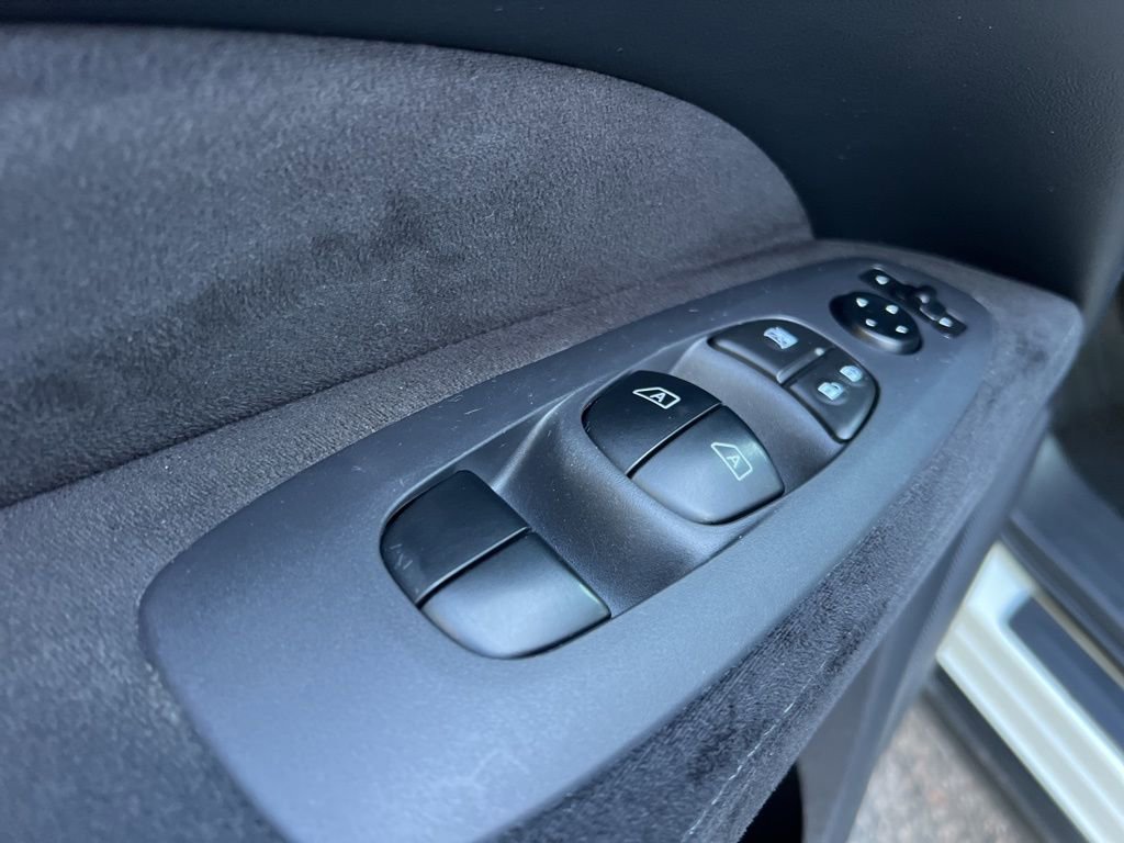 Used 2014 Nissan Pathfinder SV image 12