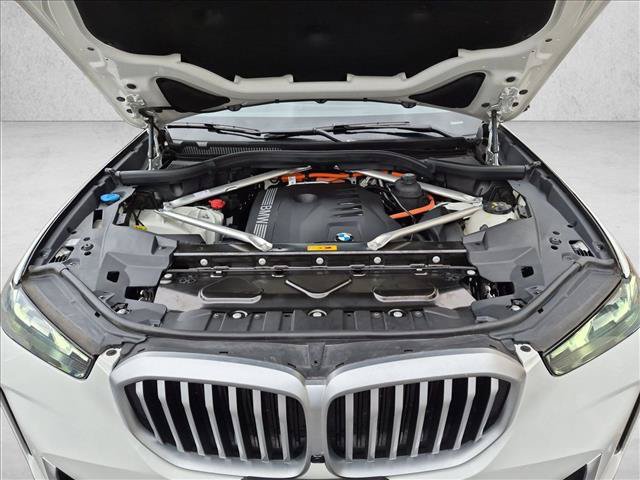 Used 2025 BMW X5 xDrive50e AWD/4WD image 25