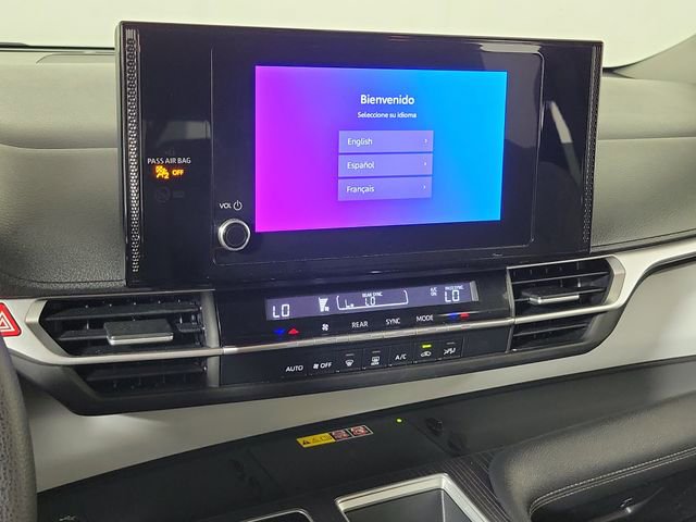 Used 2025 Toyota Sienna LE FWD image 28