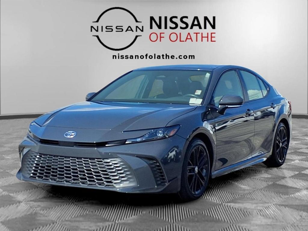 Used 2025 Toyota Camry SE FWD image 1