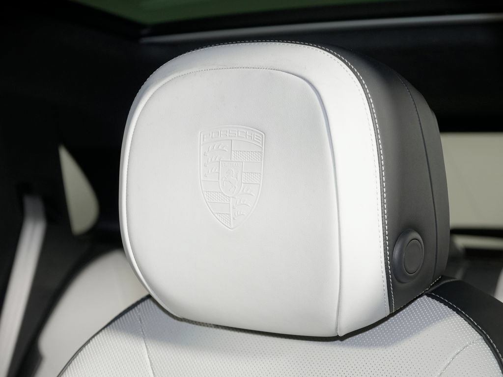 Certified 2025 Porsche Cayenne GTS AWD/4WD image 21