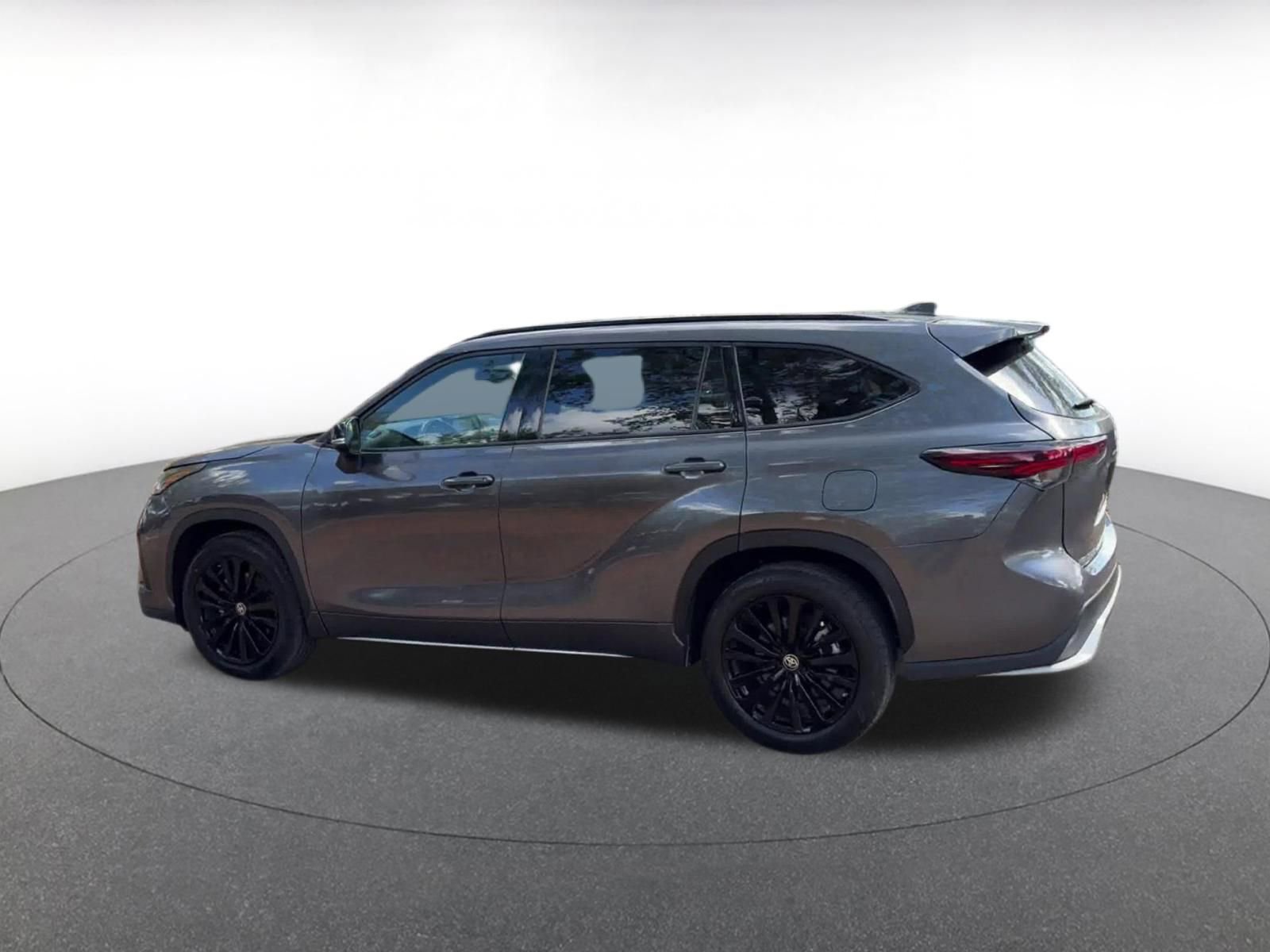 Used 2024 Toyota Highlander XSE image 10