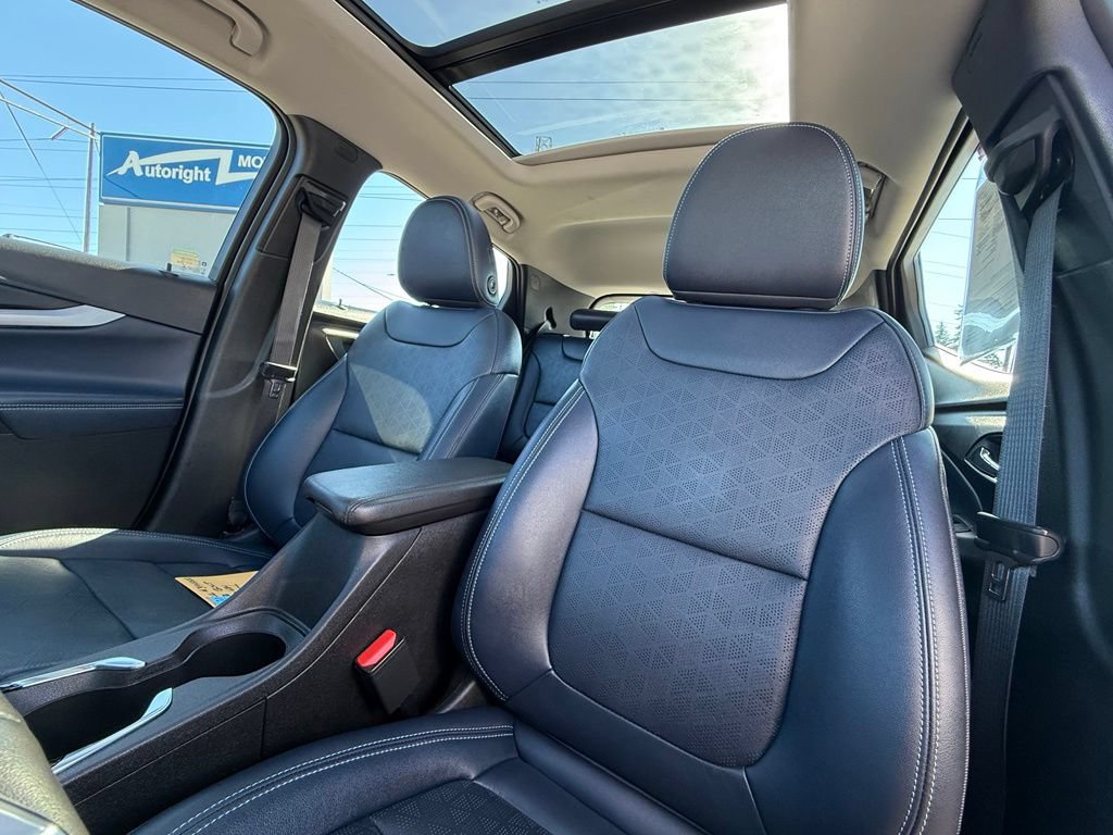 Used 2023 Chevrolet Bolt EUV Premier w/ Sun & Sound Package FWD image 12