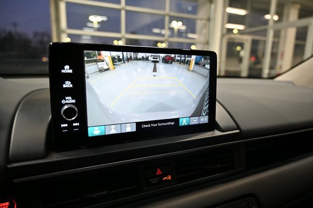 Used 2024 Honda Pilot Touring image 17