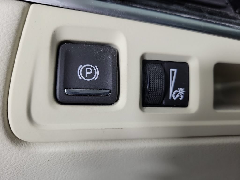 Used 2024 Cadillac XT6 Premium Luxury w/ LPO, Floor Liner Package AWD/4WD image 31