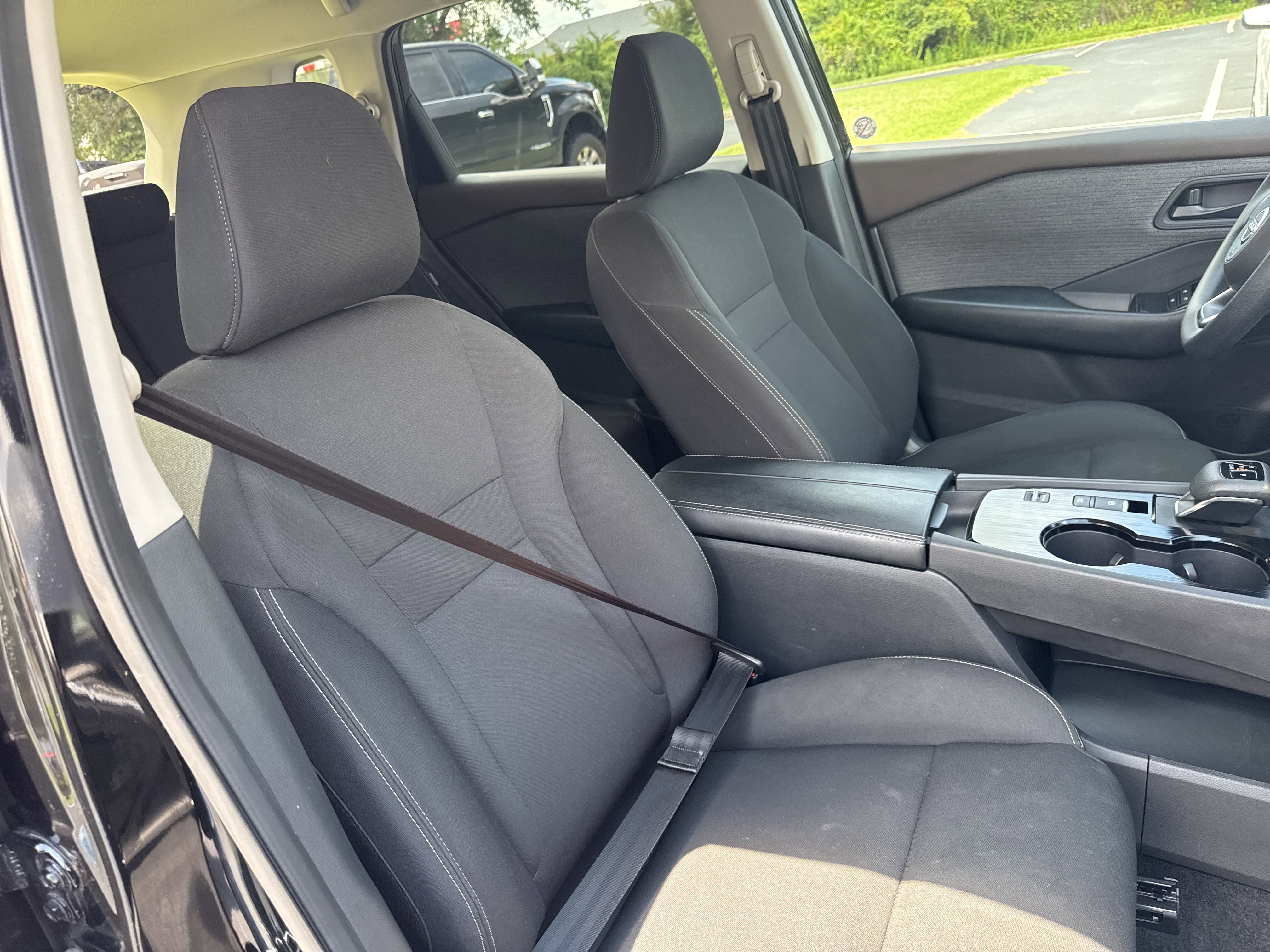 Used 2023 Nissan Rogue S image 32
