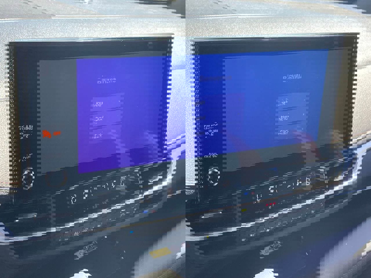 Used 2025 Toyota Sienna Platinum image 9