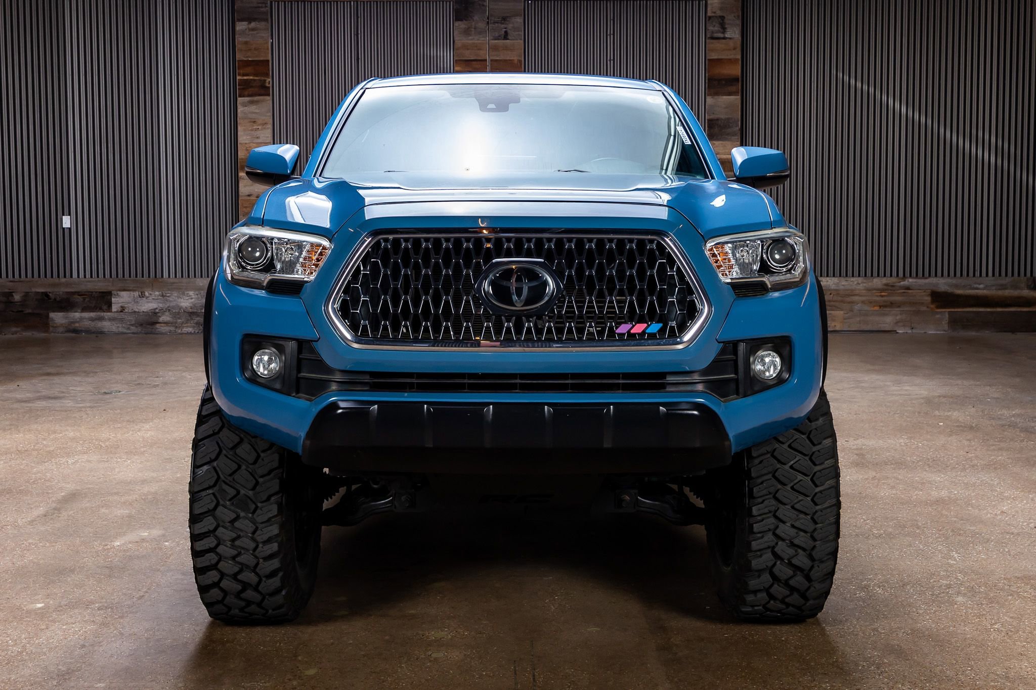 Used 2019 Toyota Tacoma TRD Off-Road AWD/4WD image 2