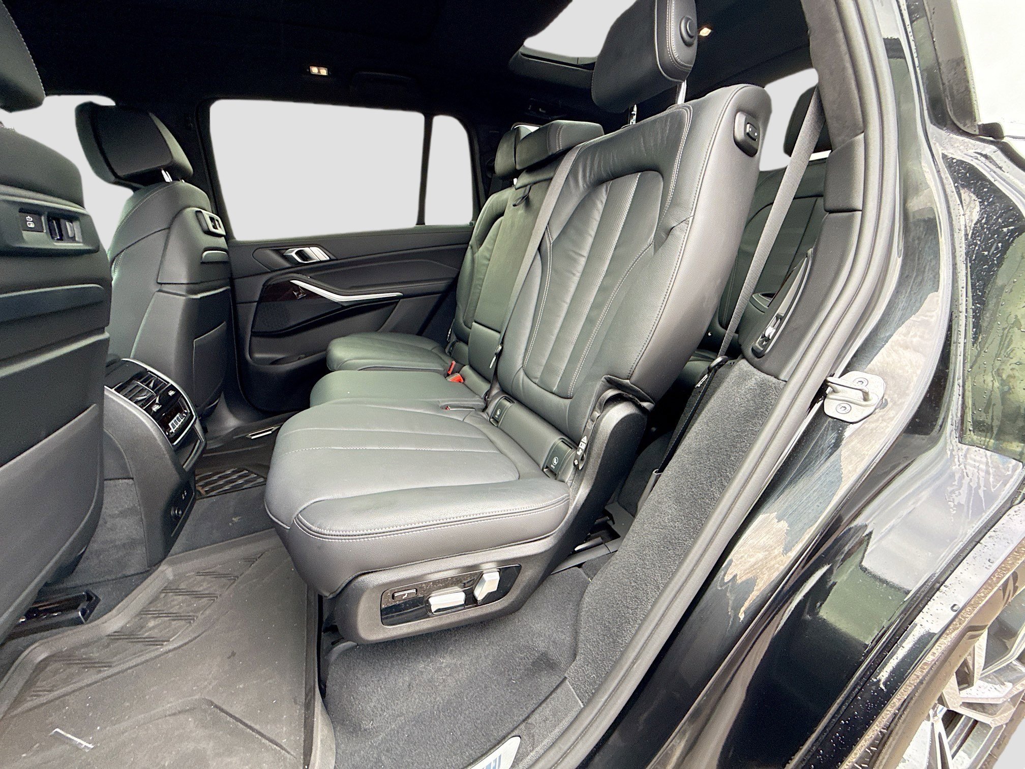 Used 2021 BMW X7 xDrive40i w/ M Sport Package image 22