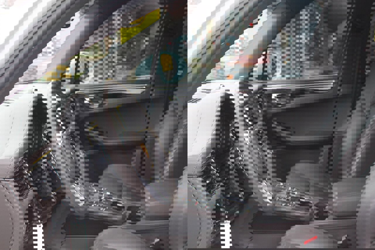 Used 2016 Porsche Macan S image 16