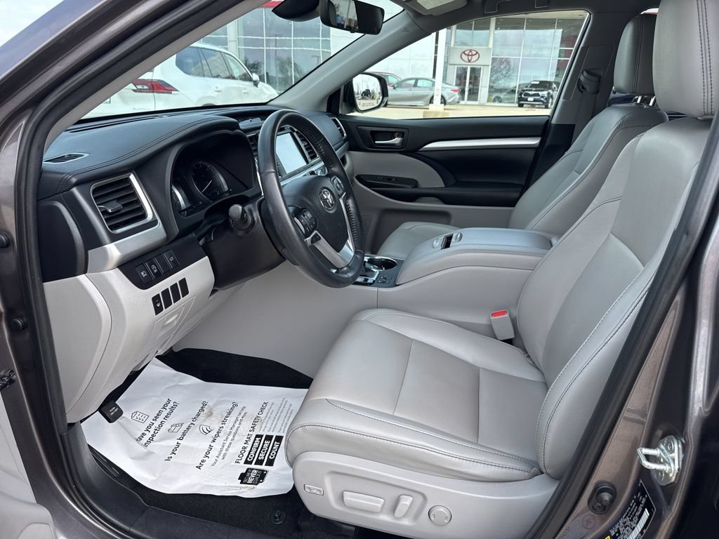 Used 2019 Toyota Highlander XLE AWD/4WD image 7