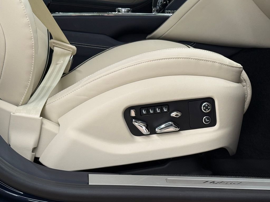 Used 2022 Bentley Flying Spur Plug-In Hybrid image 28