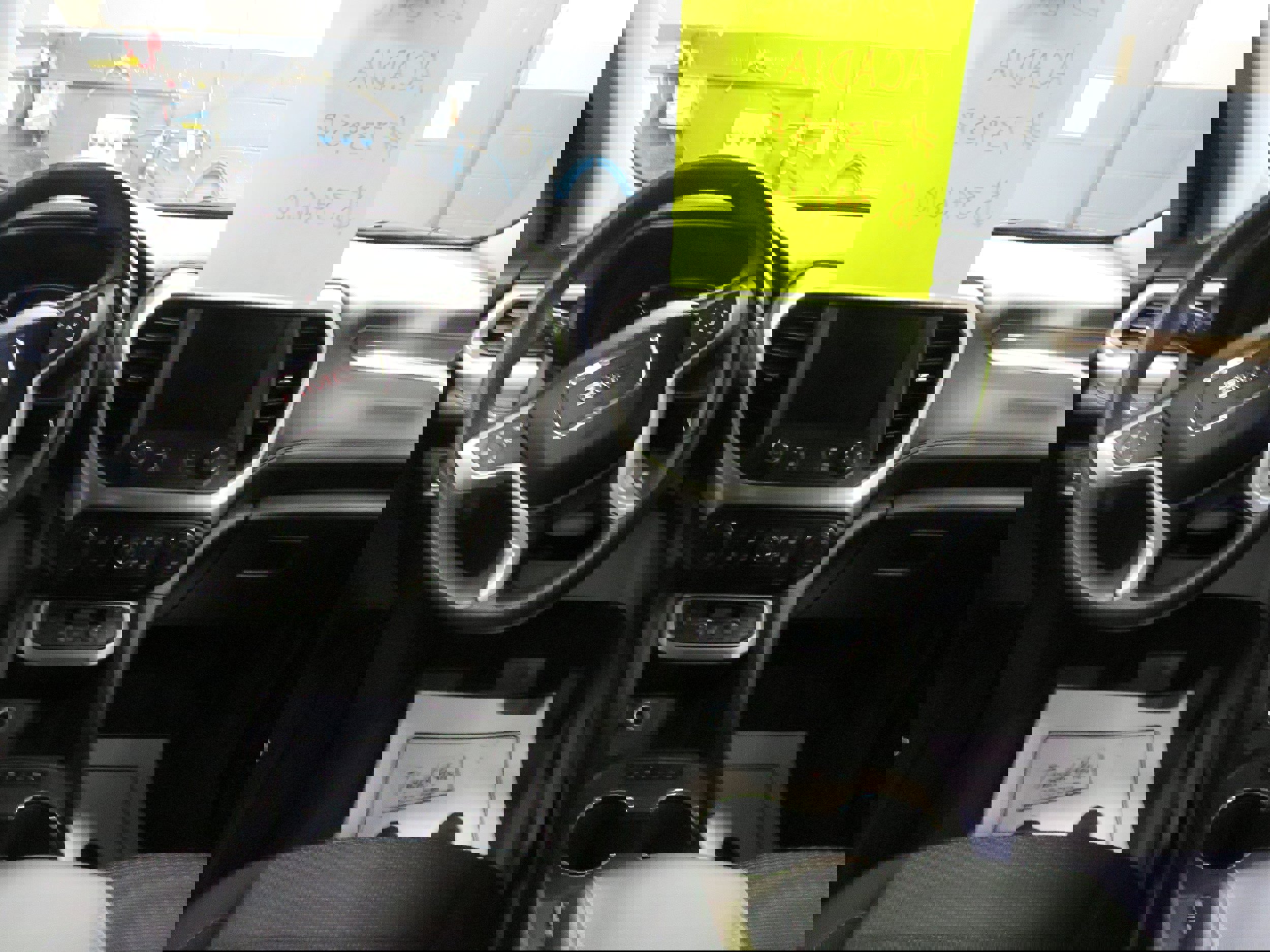 Used 2023 GMC Acadia SLE w/ Driver Convenience Package image 10