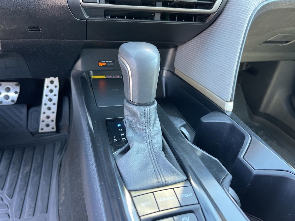 Used 2025 Toyota Camry SE w/ Convenience Package image 15