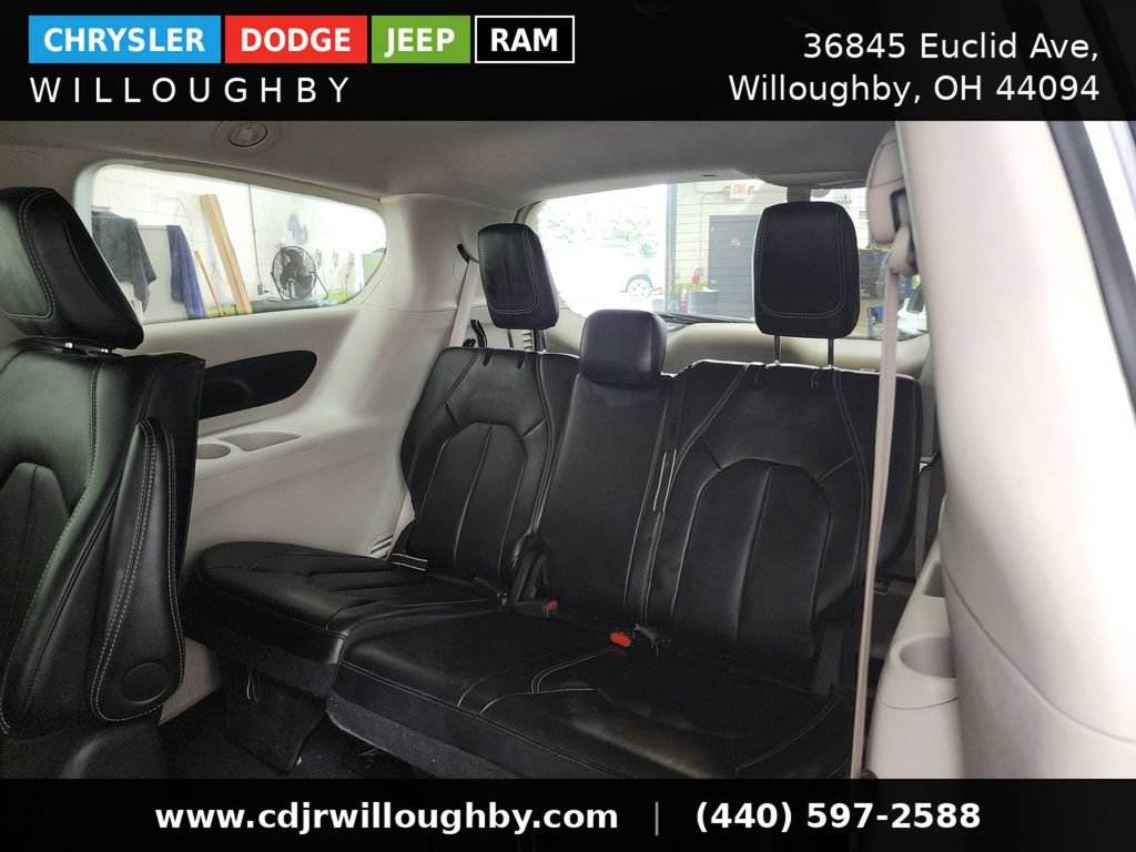 Used 2024 Chrysler Pacifica Limited FWD image 30