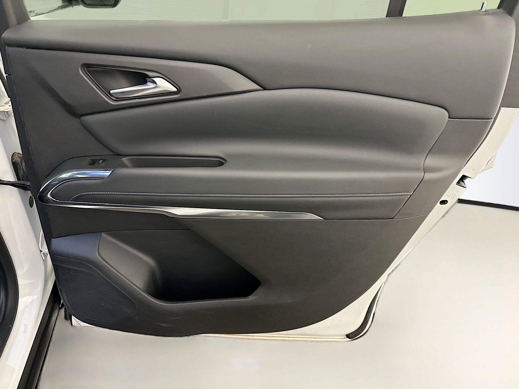 Used 2025 Chevrolet Traverse LT AWD/4WD image 33