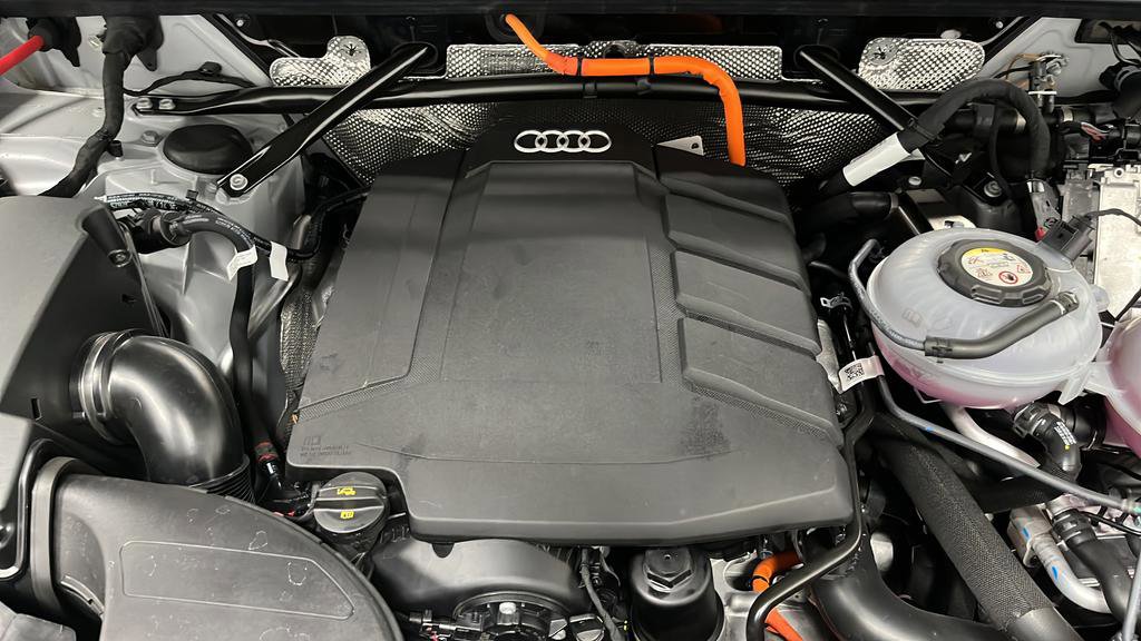 Used 2024 Audi Q5 e Premium w/ Convenience Package AWD/4WD image 27
