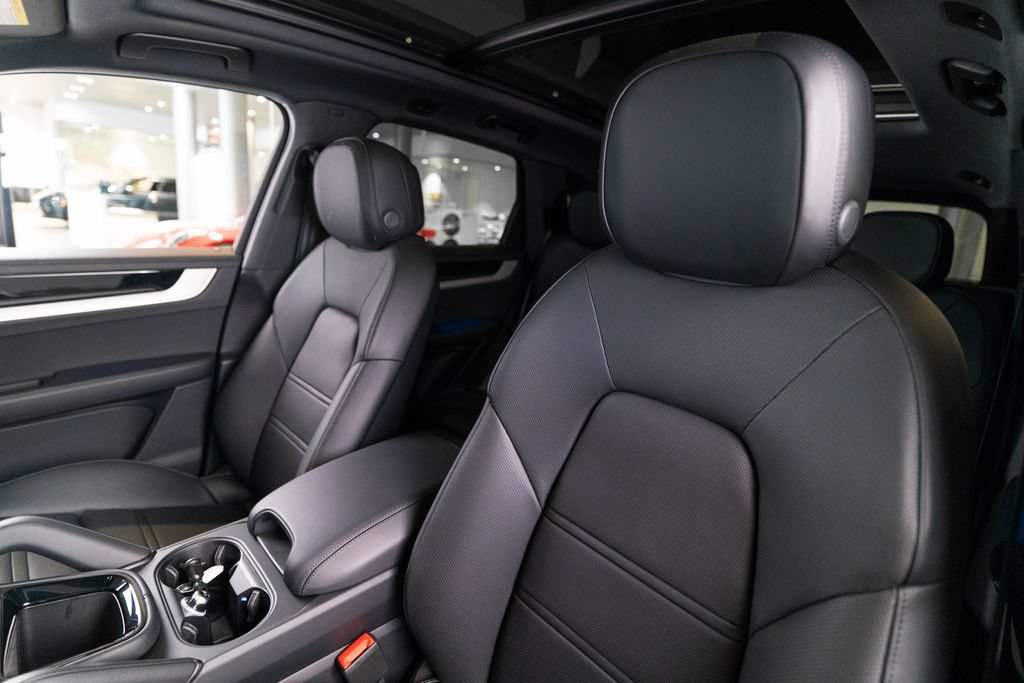 New 2026 Porsche Cayenne AWD/4WD image 5