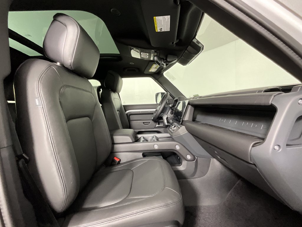 New 2026 Land Rover Defender 130 X-Dynamic SE AWD/4WD image 3