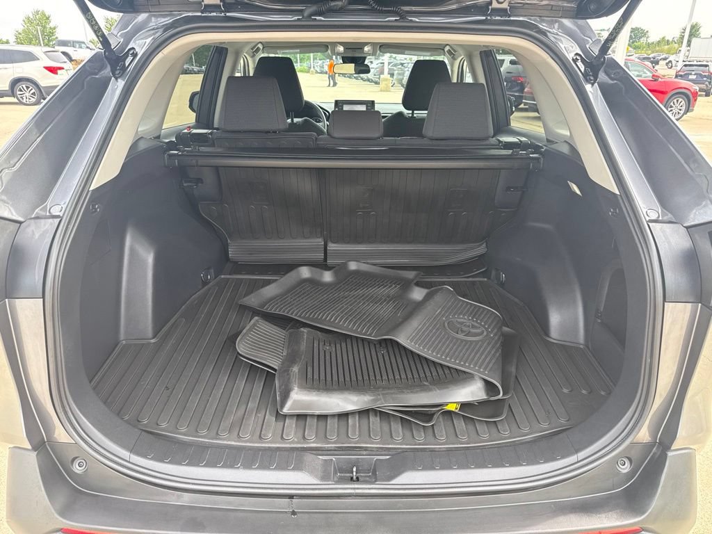 Certified 2022 Toyota RAV4 LE AWD/4WD image 20