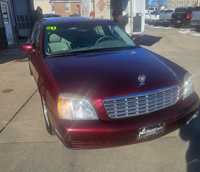 Used 2001 Cadillac De Ville w/ Comfort/Convenience Pkg image 2