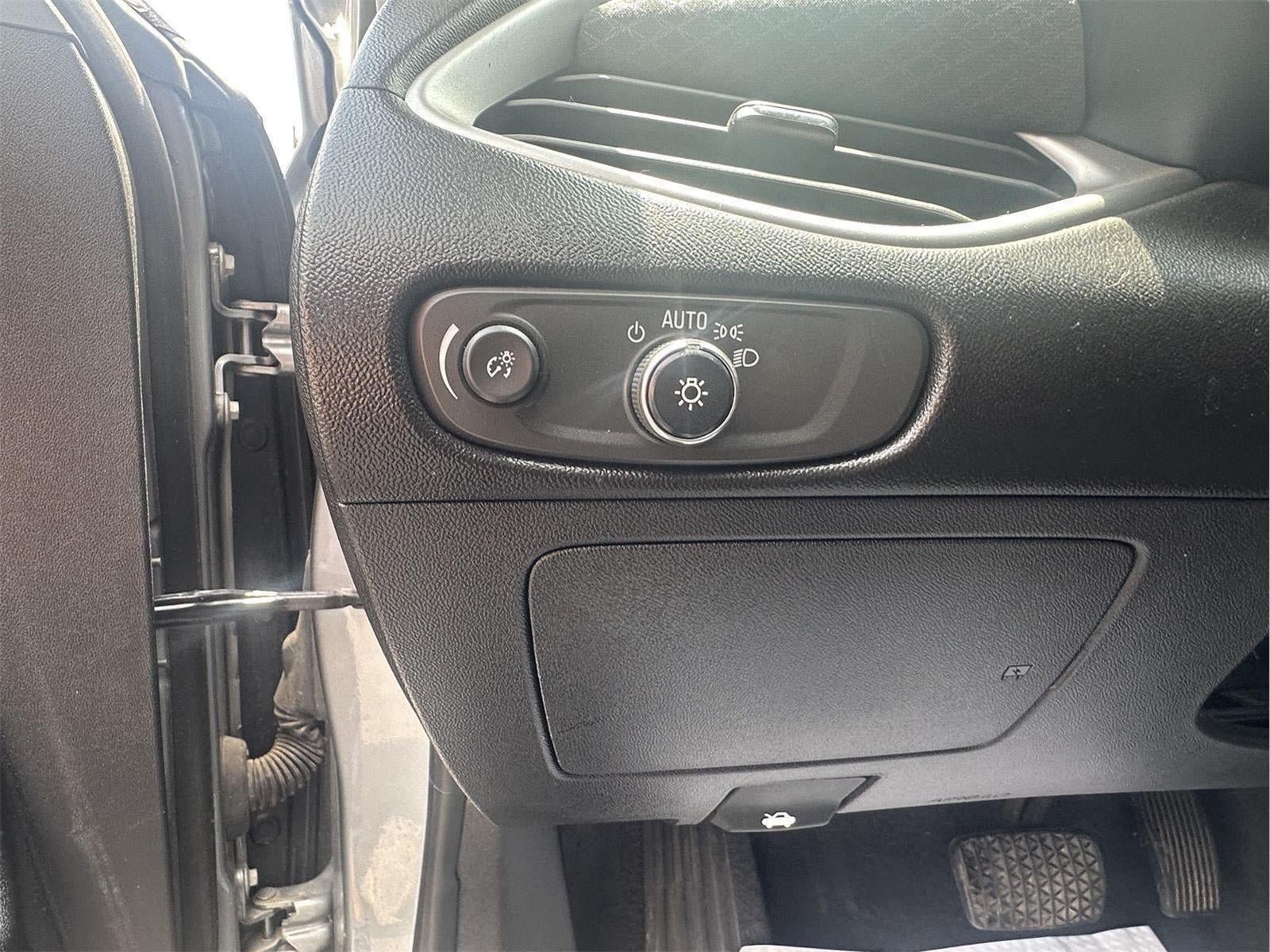 Used 2024 Chevrolet Malibu LT FWD image 17