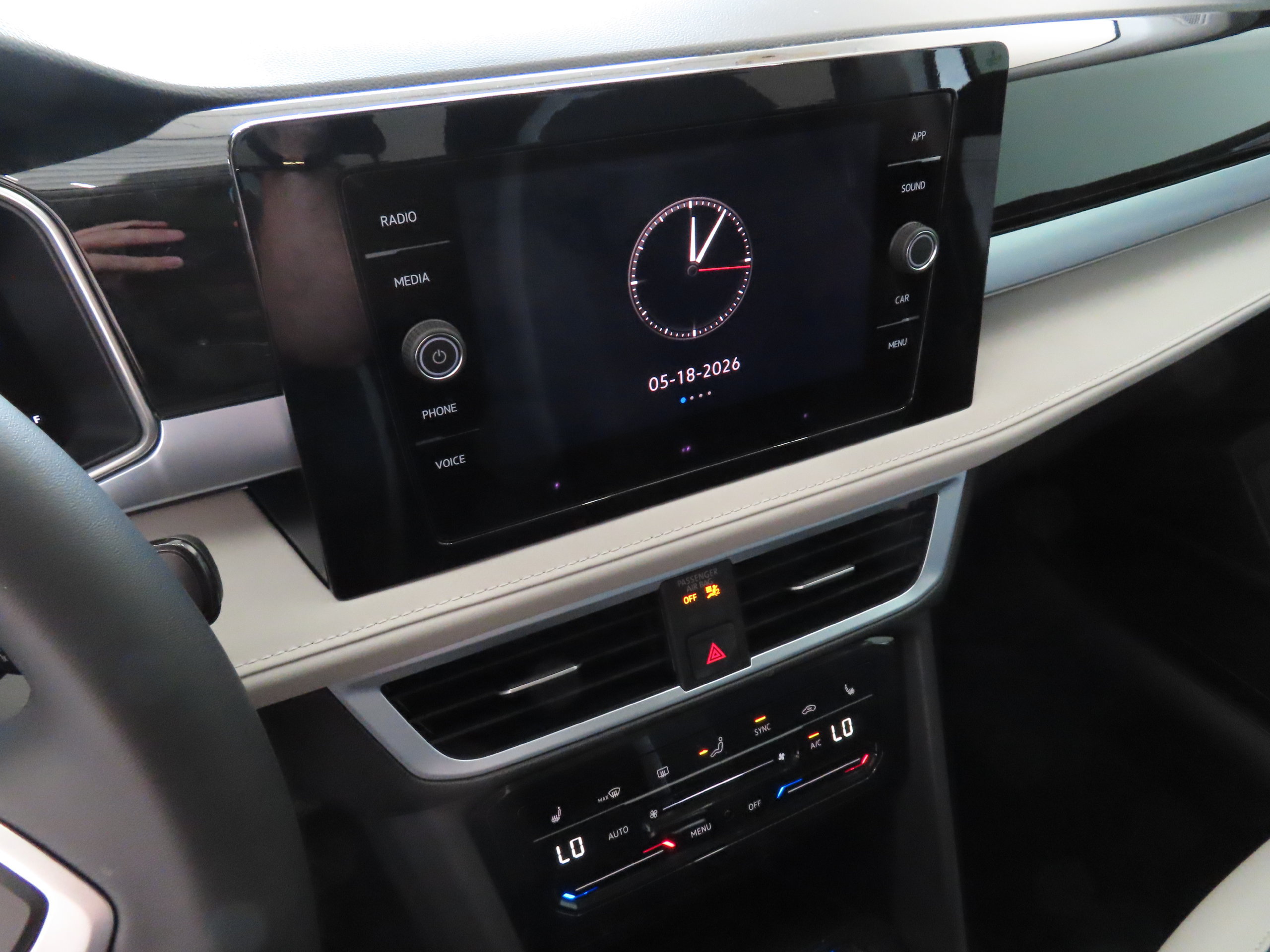New 2026 Volkswagen Taos SE FWD image 16