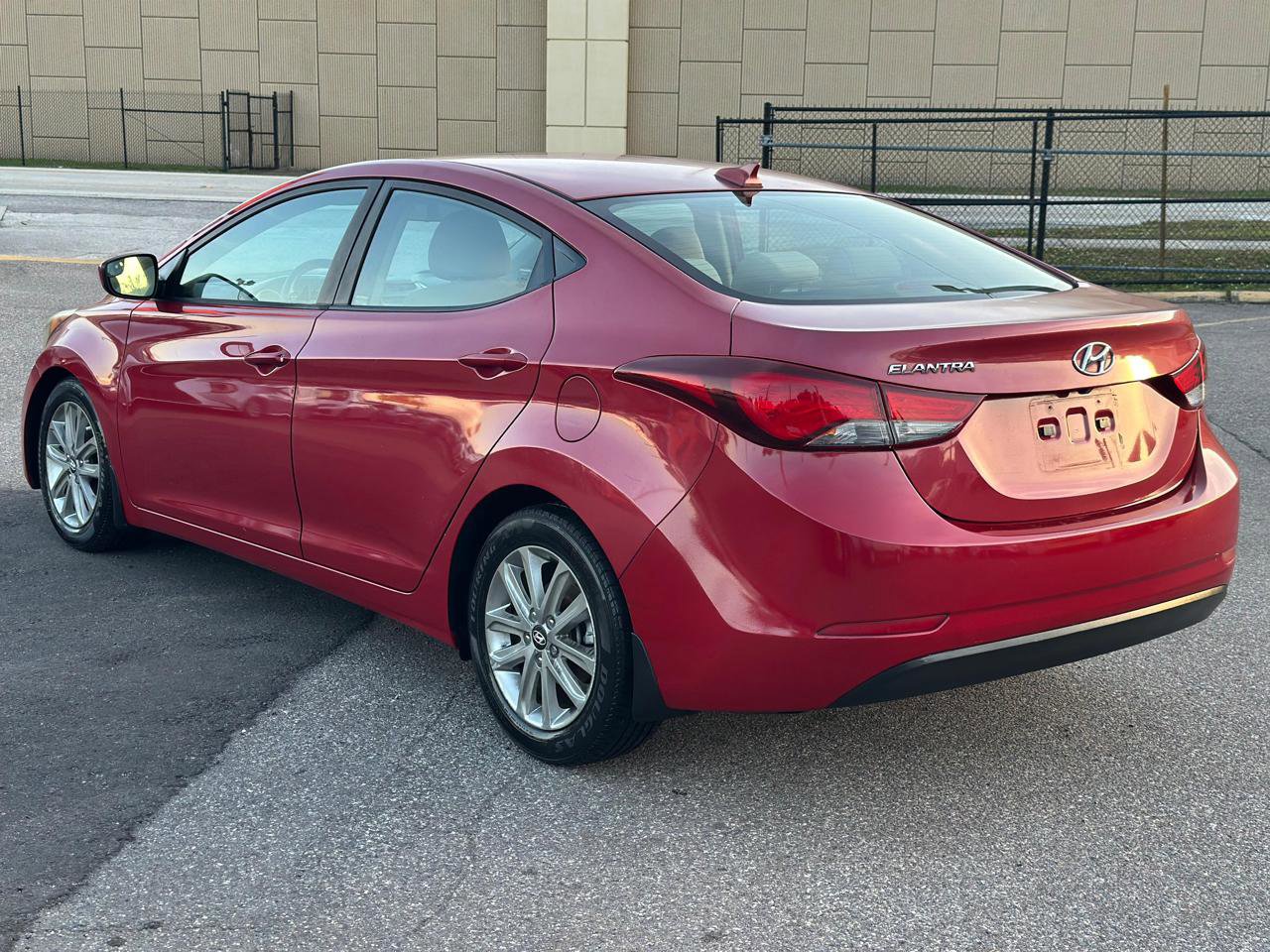 Used 2016 Hyundai Elantra SE w/ Option Group 02 FWD image 4