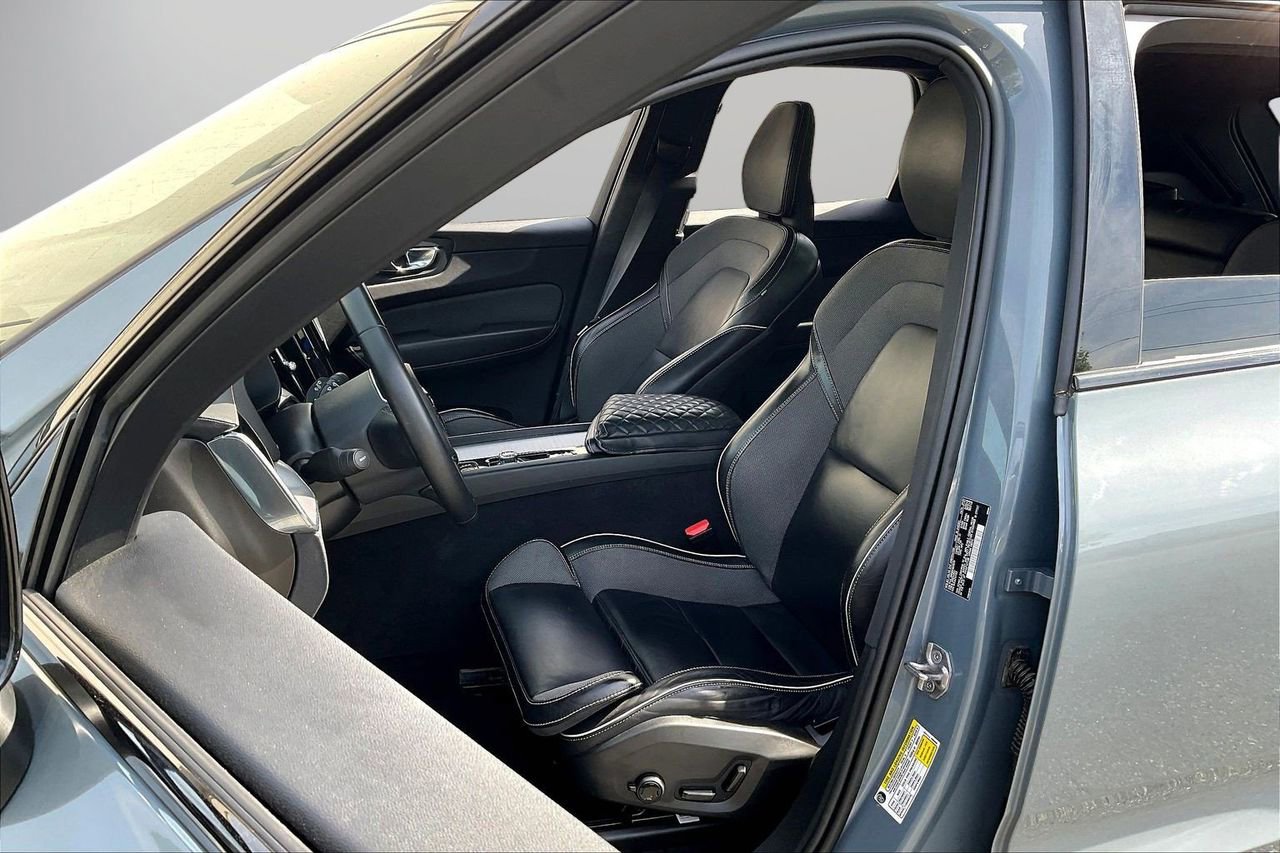 Used 2022 Volvo XC60 B5 R-Design w/ Advanced Package image 22