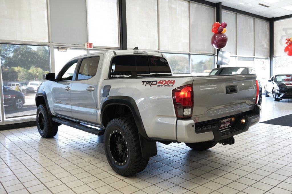 Used 2018 Toyota Tacoma TRD Off-Road w/ Technology Package AWD/4WD image 4