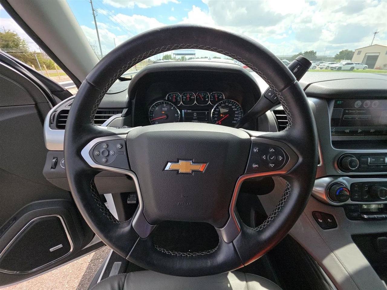 Used 2015 Chevrolet Suburban LT RWD image 16