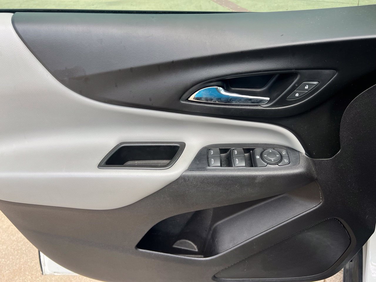 Used 2019 Chevrolet Equinox LS w/ LS Convenience Package FWD image 11