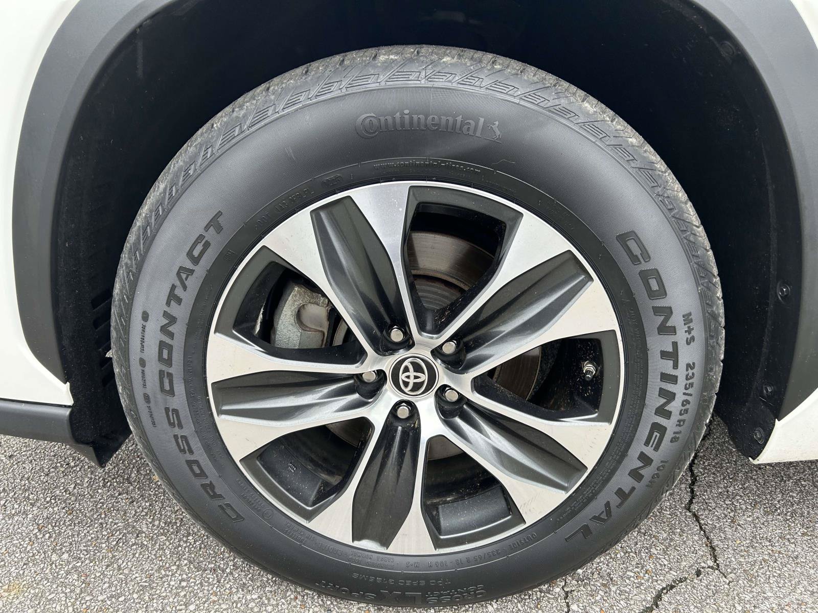 Used 2020 Toyota Highlander XLE FWD image 14