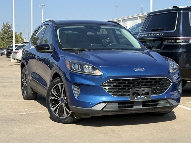 Used 2022 Ford Escape SE w/ SE Sport Appearance Package FWD image 2