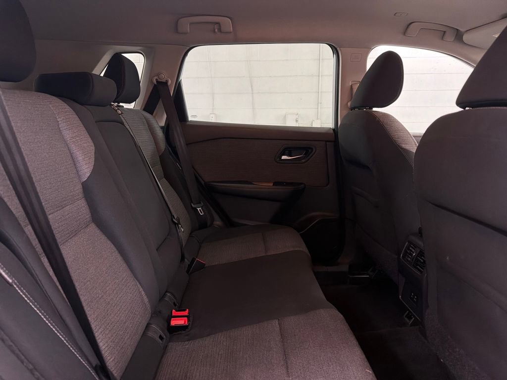 Used 2022 Nissan Rogue SV image 29