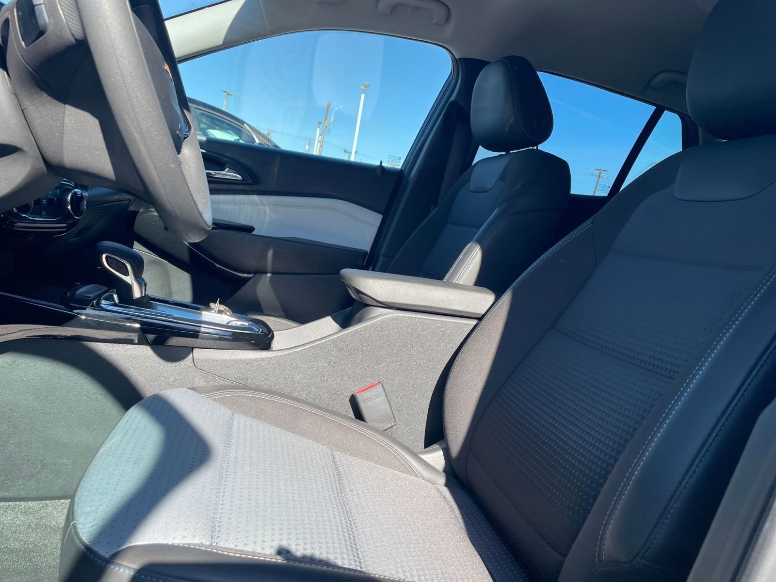 Used 2025 Chevrolet Trax LT image 24