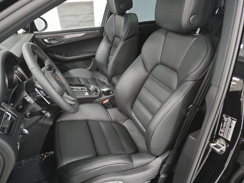 New 2026 Porsche Macan GTS AWD/4WD image 5