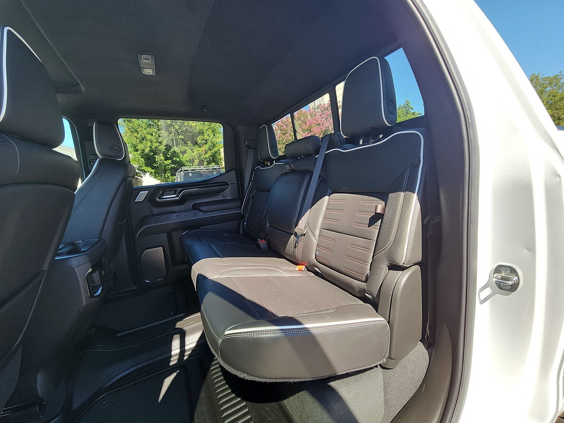 Used 2024 GMC Sierra 1500 AT4X AWD/4WD image 25