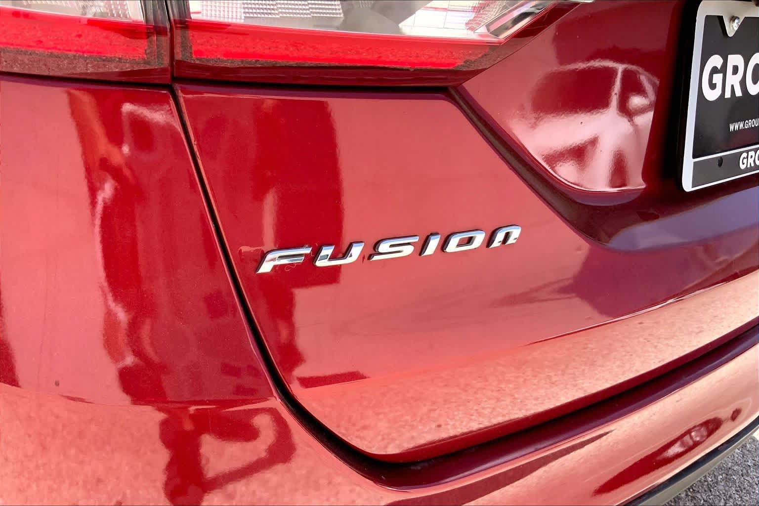 Used 2018 Ford Fusion SE w/ Fusion SE Technology Package FWD image 29