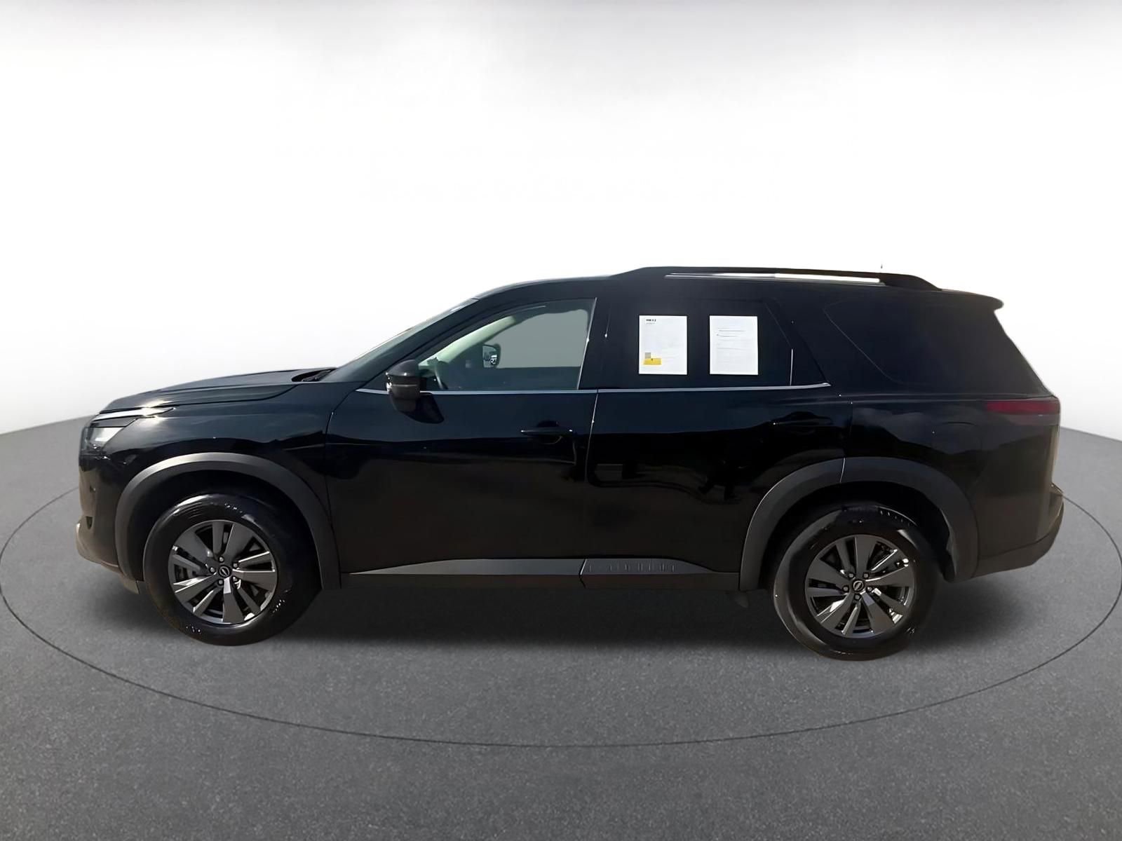 Used 2025 Nissan Pathfinder SV FWD image 9