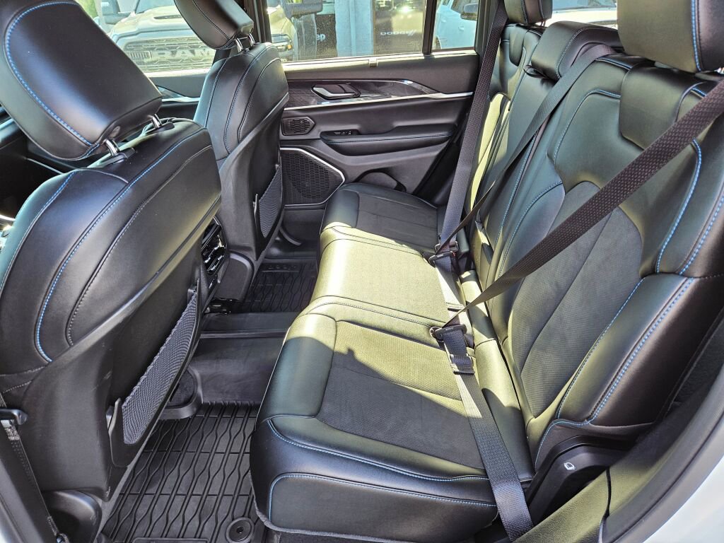 Used 2022 Jeep Grand Cherokee Trailhawk w/ Advanced Protech Group II AWD/4WD image 15