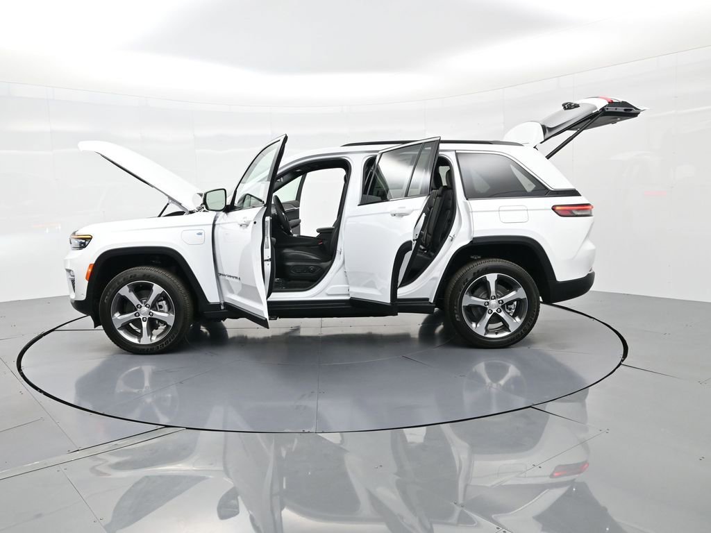 New 2025 Jeep Grand Cherokee Limited 4xe w/ Luxury Tech Group II image 31