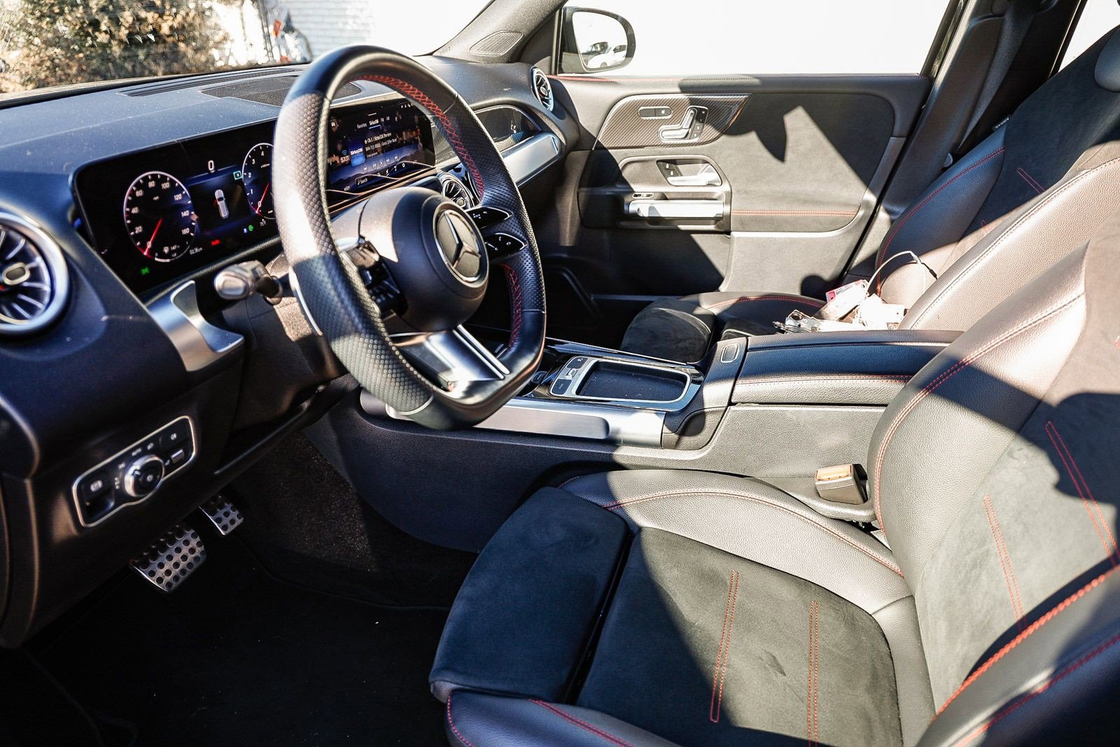 Used 2024 Mercedes-Benz GLB 250 image 5