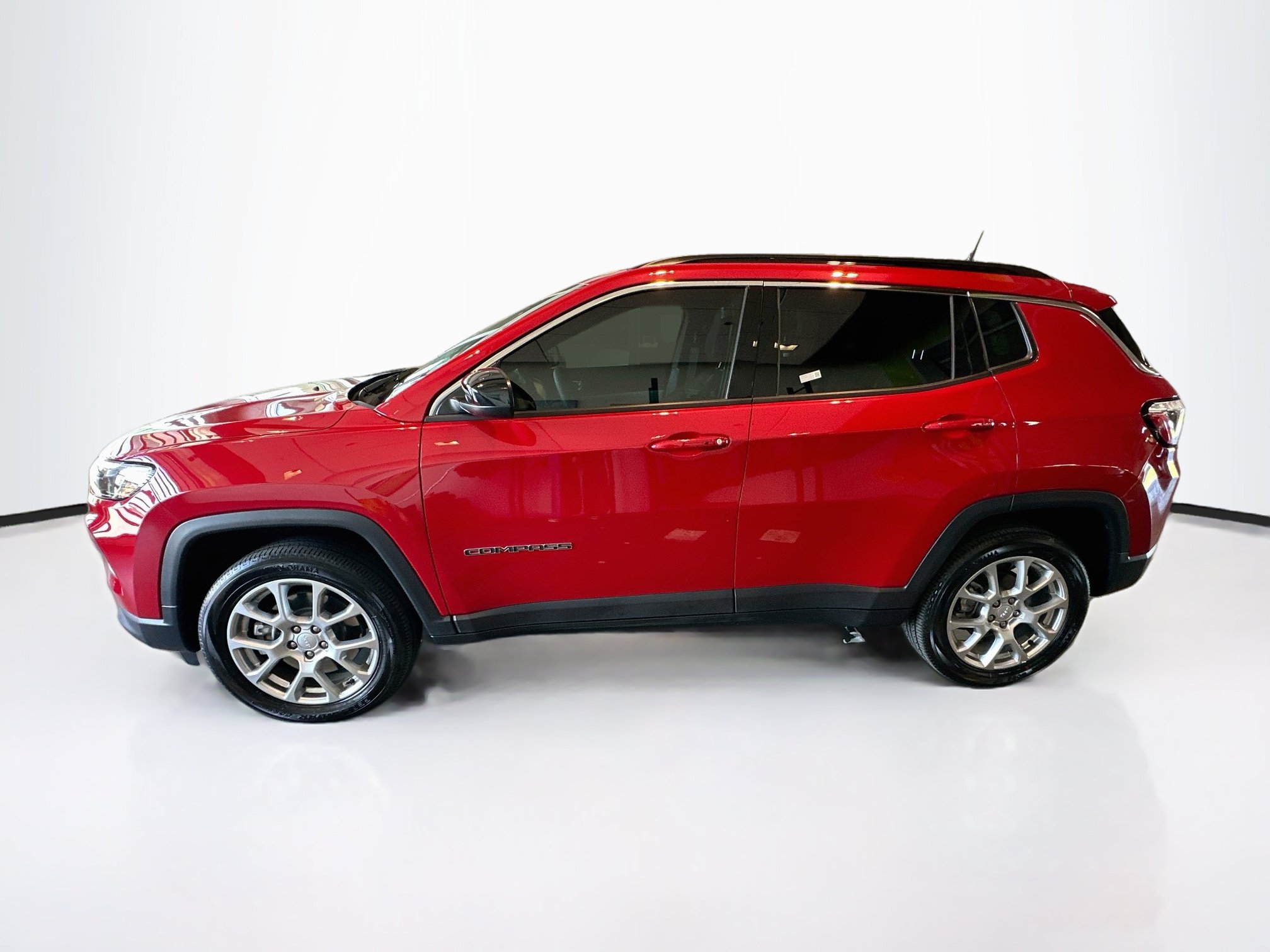 Used 2023 Jeep Compass Latitude AWD/4WD image 4