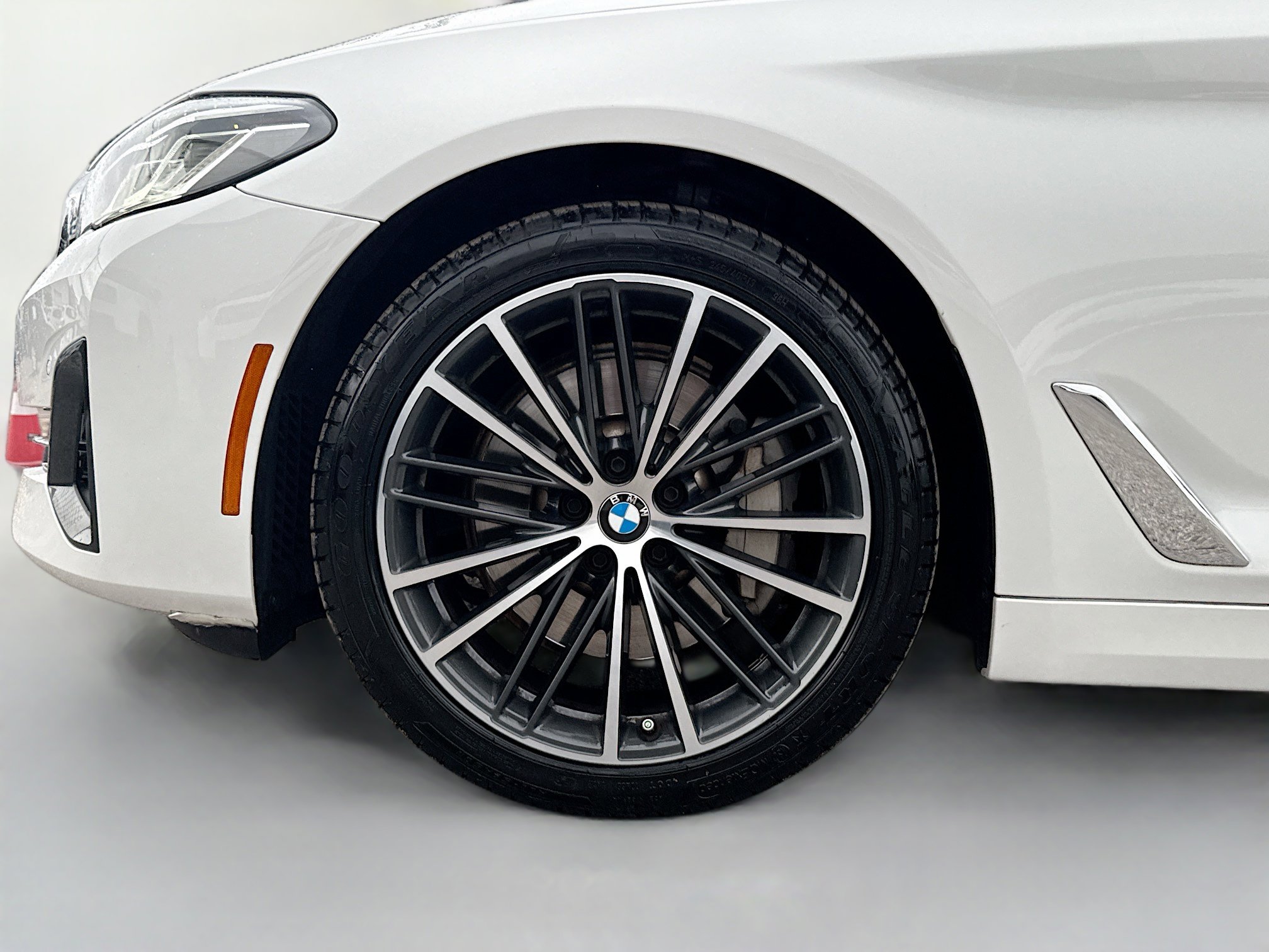Used 2023 BMW 530i w/ Premium Package RWD image 42