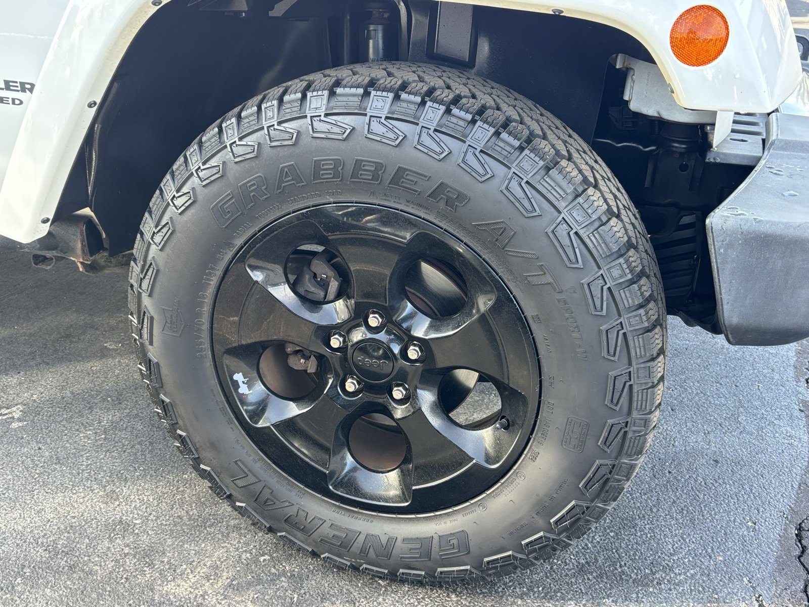 Used 2015 Jeep Wrangler Unlimited Sahara image 13