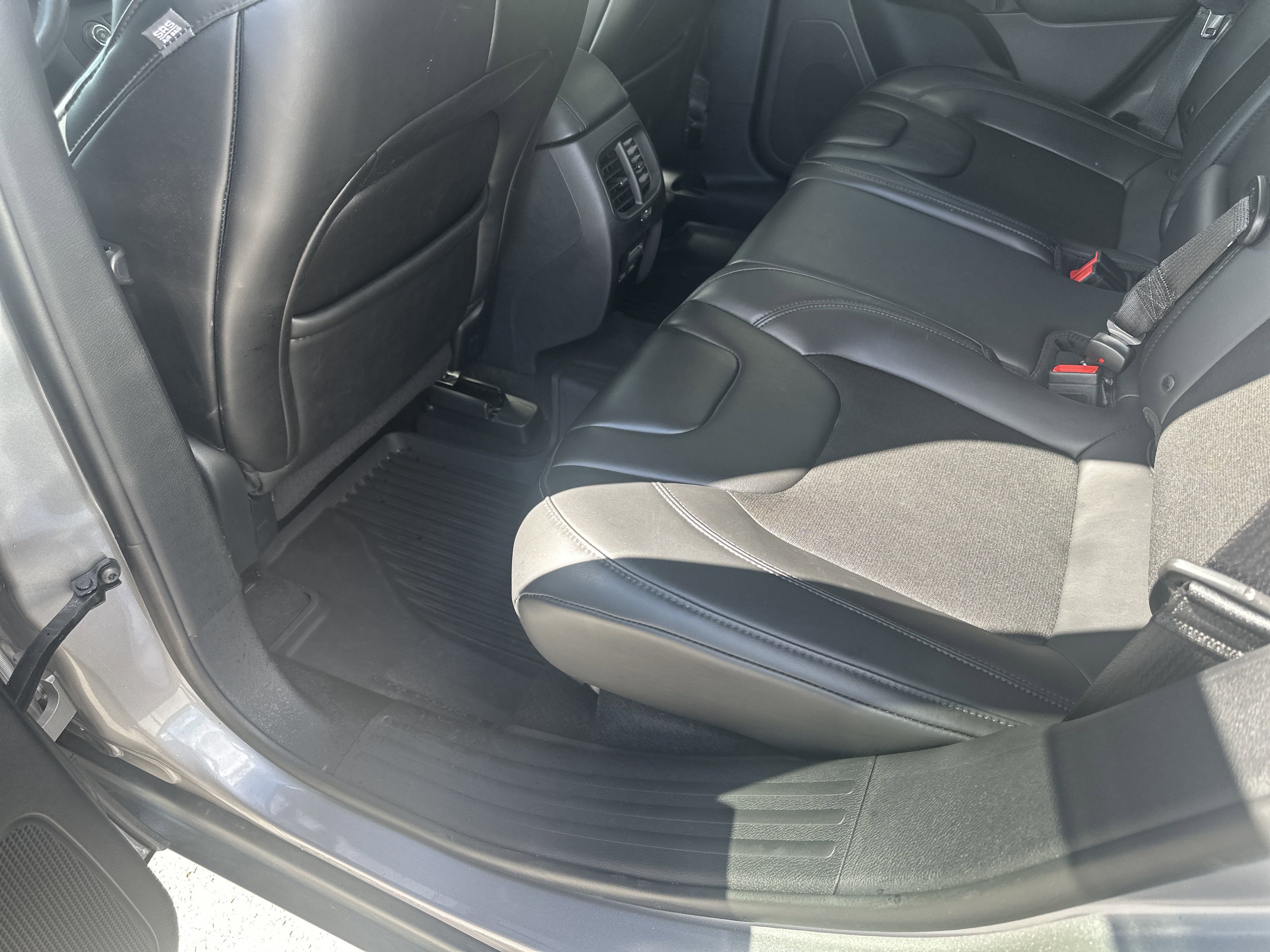 Used 2019 Jeep Cherokee Latitude Plus image 17