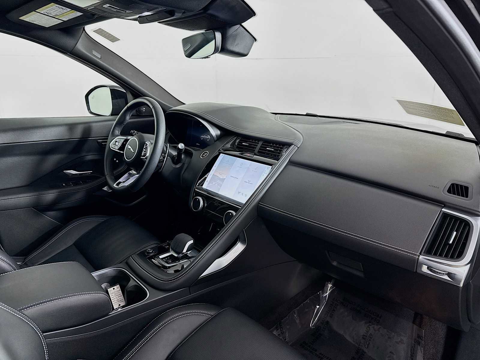 Used 2024 Jaguar E-PACE R-Dynamic SE image 27