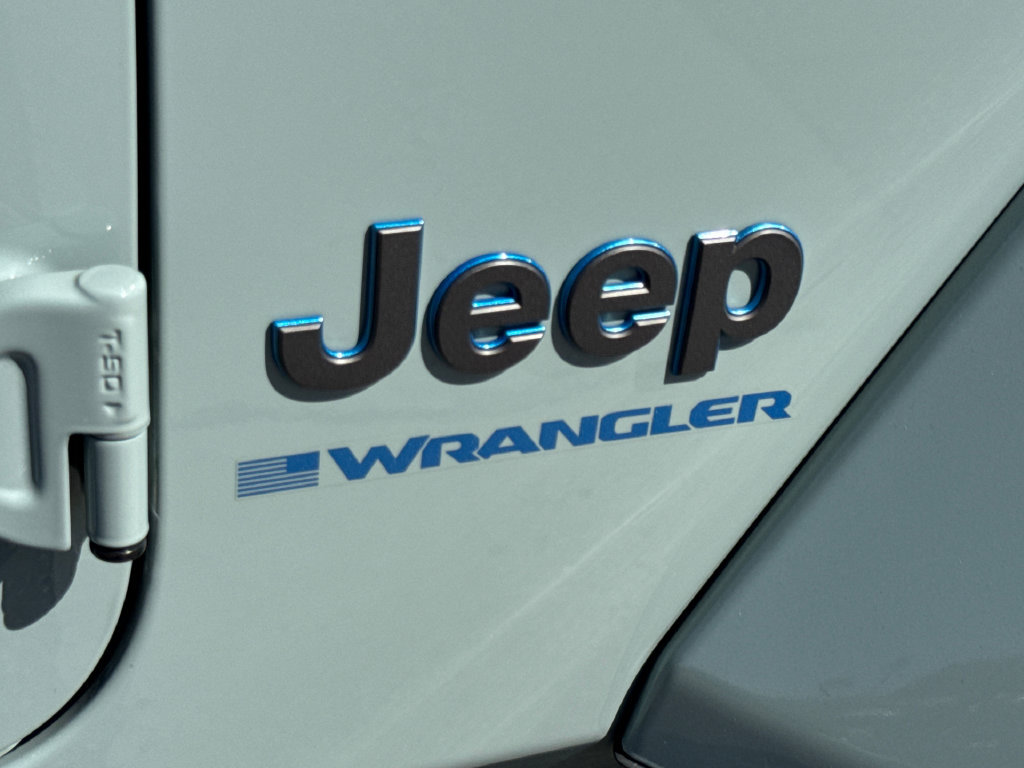 Certified 2024 Jeep Wrangler Unlimited w/ Convenience Group AWD/4WD image 8